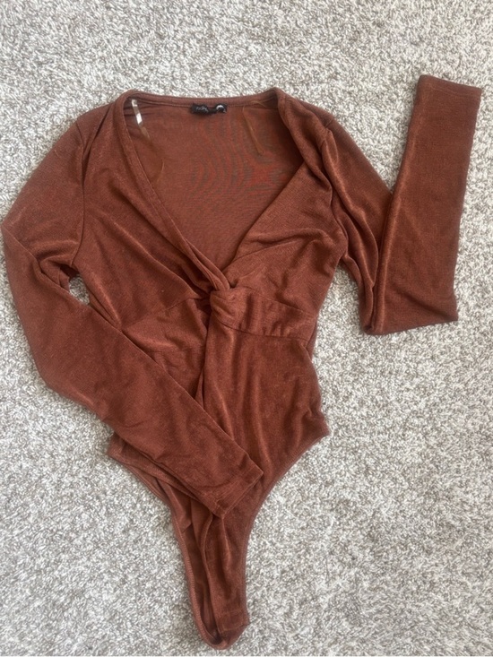 Fashion Nova Tops - Y2K Fitted Bodysuit | Fashion Nova Size M | Going Out Basic Staple